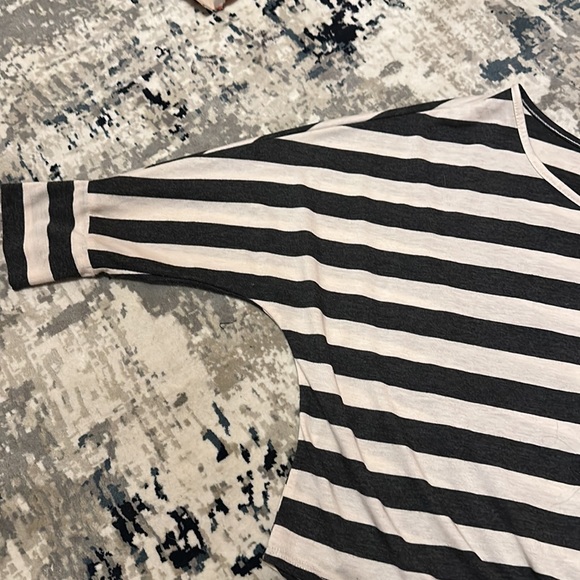 Xhilaration Women’s Striped Short Sleeve Tie Front Knit Top size medium - Picture 5 of 8